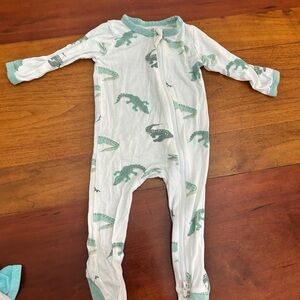 Kyte BABY White and Green Dinosaur Footie